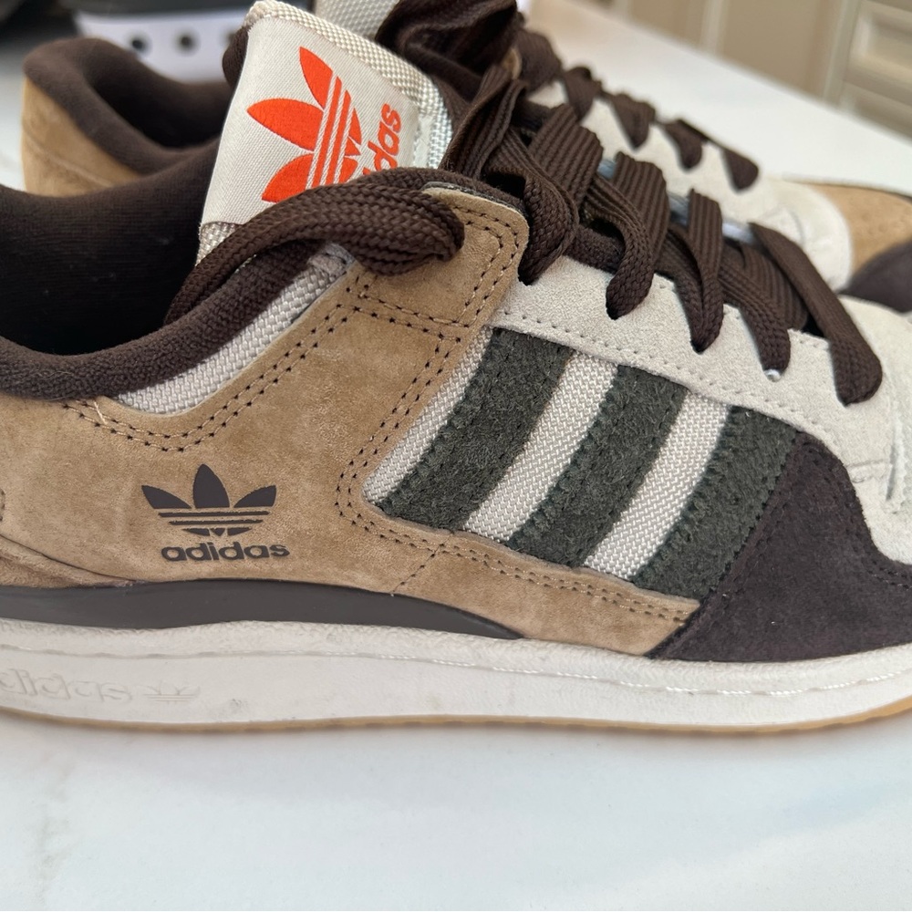Adidas Men's Forum Low 85 in Branch Brown. Rare